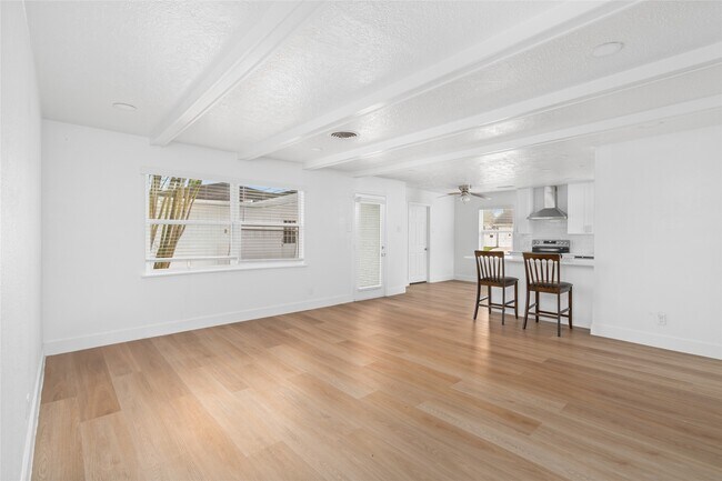 Foto del edificio - 4947 Cheena Dr