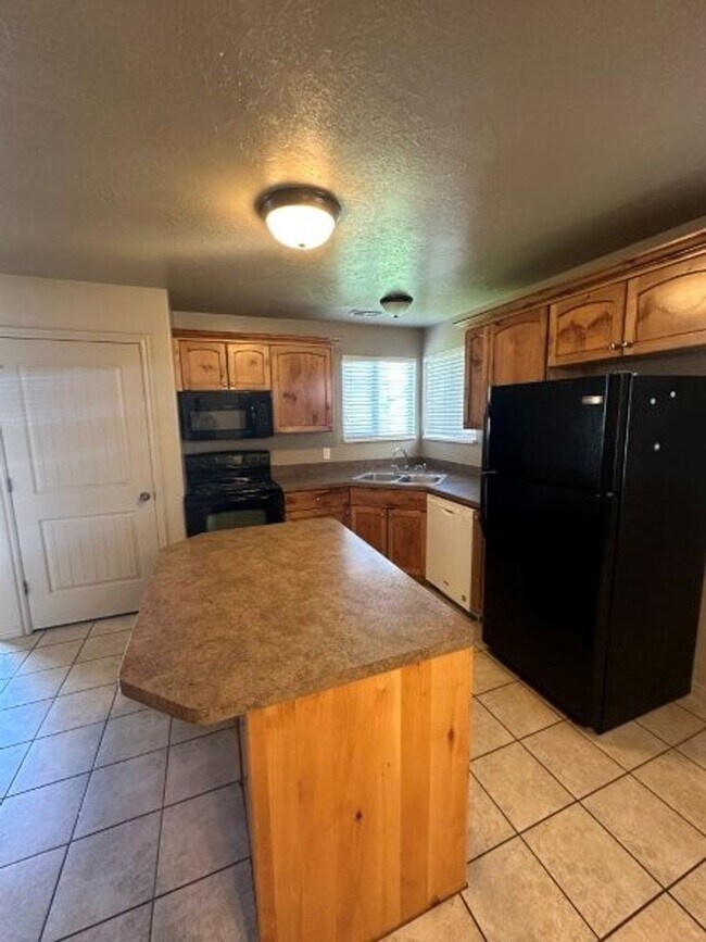 Foto del edificio - June Move-In Special: Two Weeks Rent Free!...