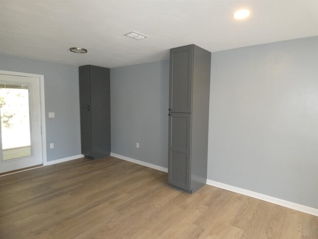 Building Photo - 1405 S Jefferson St