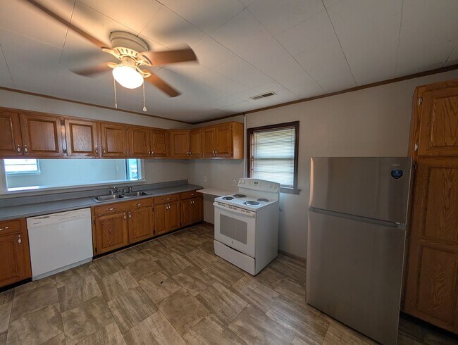 Building Photo - 1542 Burning Bush Rd