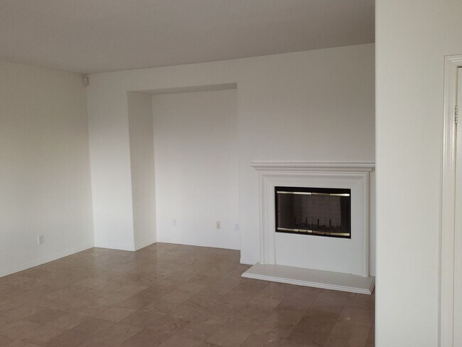 Building Photo - Upgraded 5 Bedroom Home with Spectacular V...