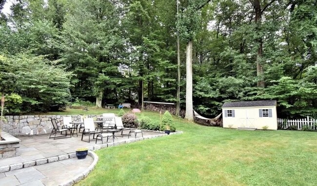 Foto del edificio - 25 Shelter Rock Rd