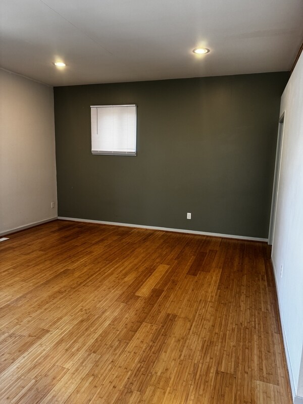 Foto del edificio - 1556 Jones Dr