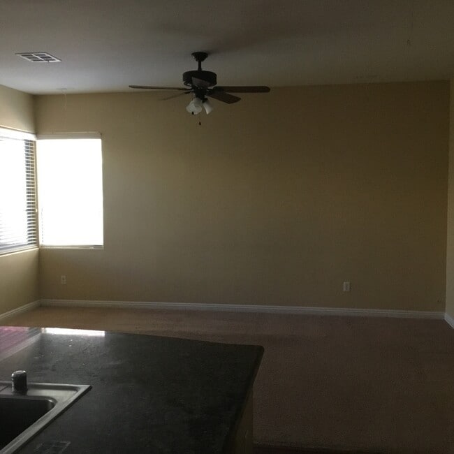 Building Photo - Northwest 4 Bedroom Beauty!!