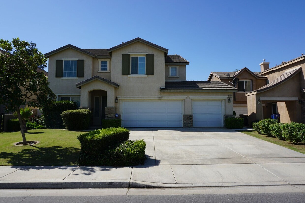 Primary Photo - Stunning Home in Campus Park