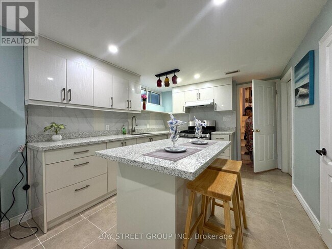 Building Photo - 43 Sherwood Forest Dr