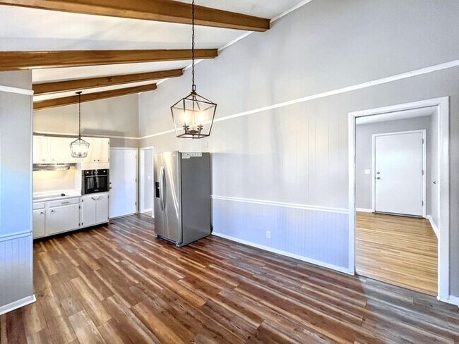Foto del edificio - 3-Bedroom Home in a Convenient Location / ...