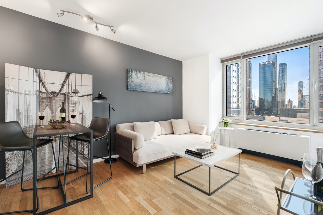 Primary Photo - 635 W 42nd St