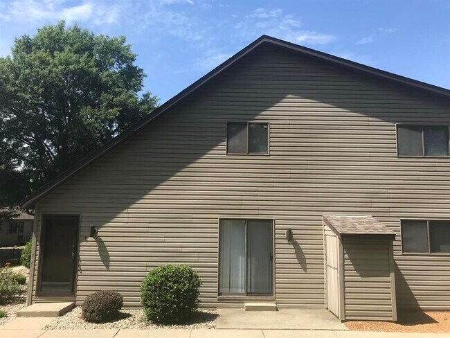 Building Photo - 419 Ponderosa Ave