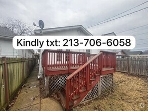 Building Photo - 6258 N Maplewood Ave