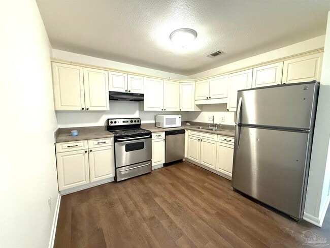 Foto del edificio - 3202 Redwood Ln
