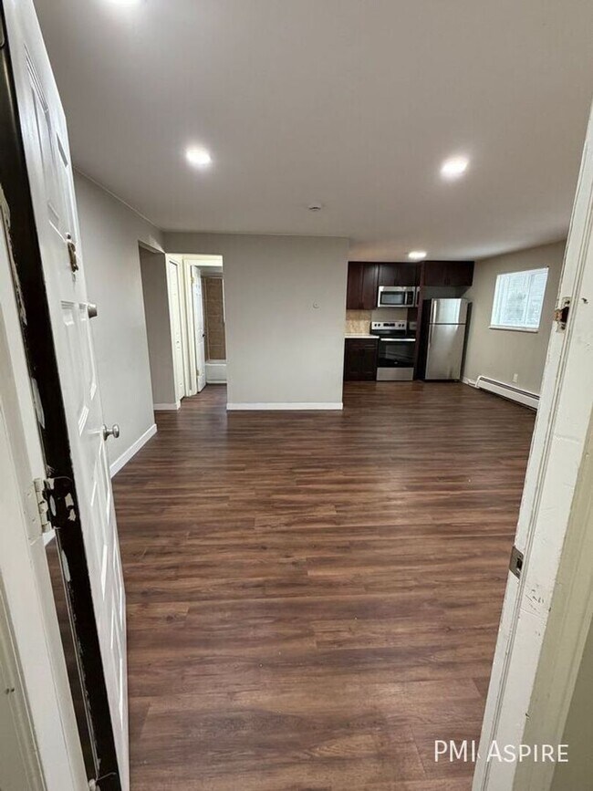 Photo - Spacious 1st Floor, 2 Bed, 1 Bath in Lakewood near Hwy 6! NEW MOVE IN SPECIAL! Apartment