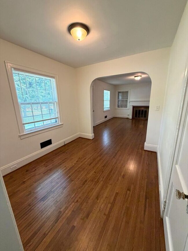 Foto del edificio - T.R. Lawing Realty Property