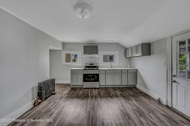 Building Photo - 301 N Bromley Ave