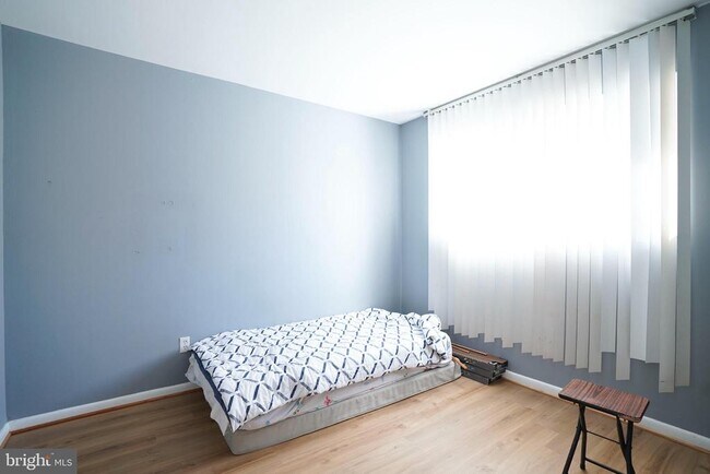 Foto del edificio - 4251 Americana Dr