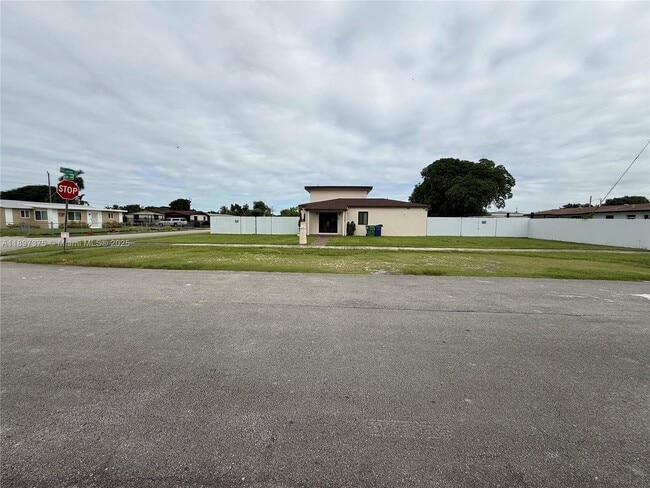 Foto del edificio - 10865 Gibson Dr