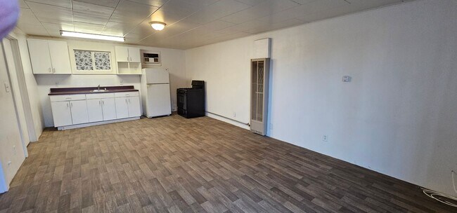 Building Photo - 301 1/2 Mary St #A