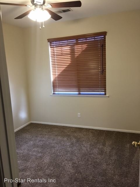 Building Photo - 1117 E Cinnamon Dr