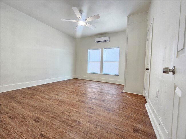 Foto del edificio - 7501 Hillsboro St