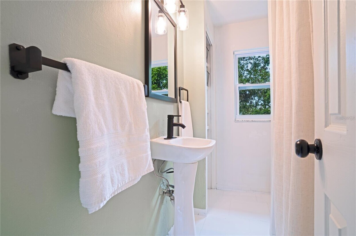 Foto principal - 3625 2nd Ave S