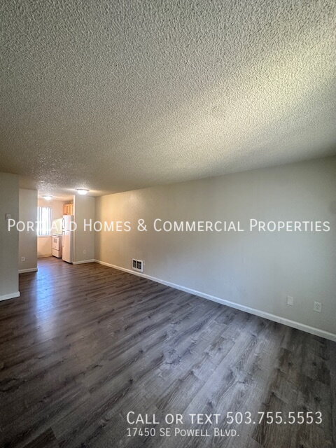Foto del edificio - 17450 SE Powell Blvd