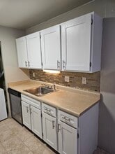 Building Photo - 451 Golden Cir