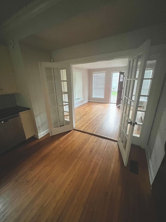 Photo - 539 E Park Ave Apartment