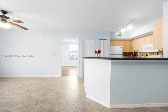 Building Photo - 1308 Villa Cir