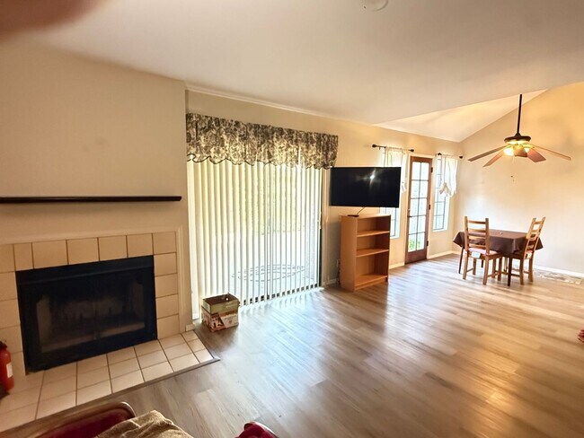 Building Photo - 3 Bedroom Condo available in Arroyo Grande