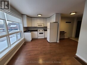 Building Photo - 158 Mill St