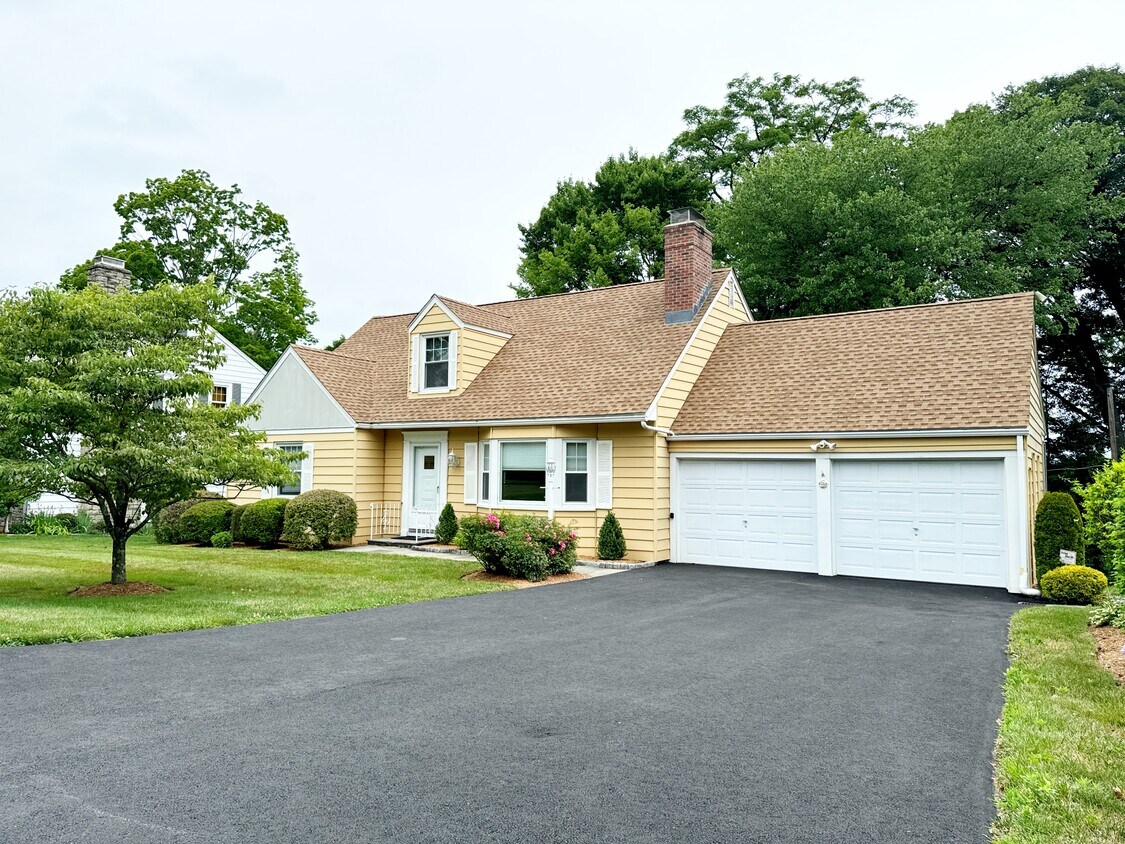 21 Juniper Ridge Dr, Danbury, CT 06811 House Rental in Danbury, CT