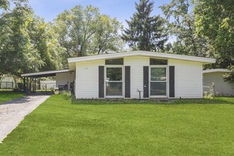 Building Photo - 790 Pebble Ln