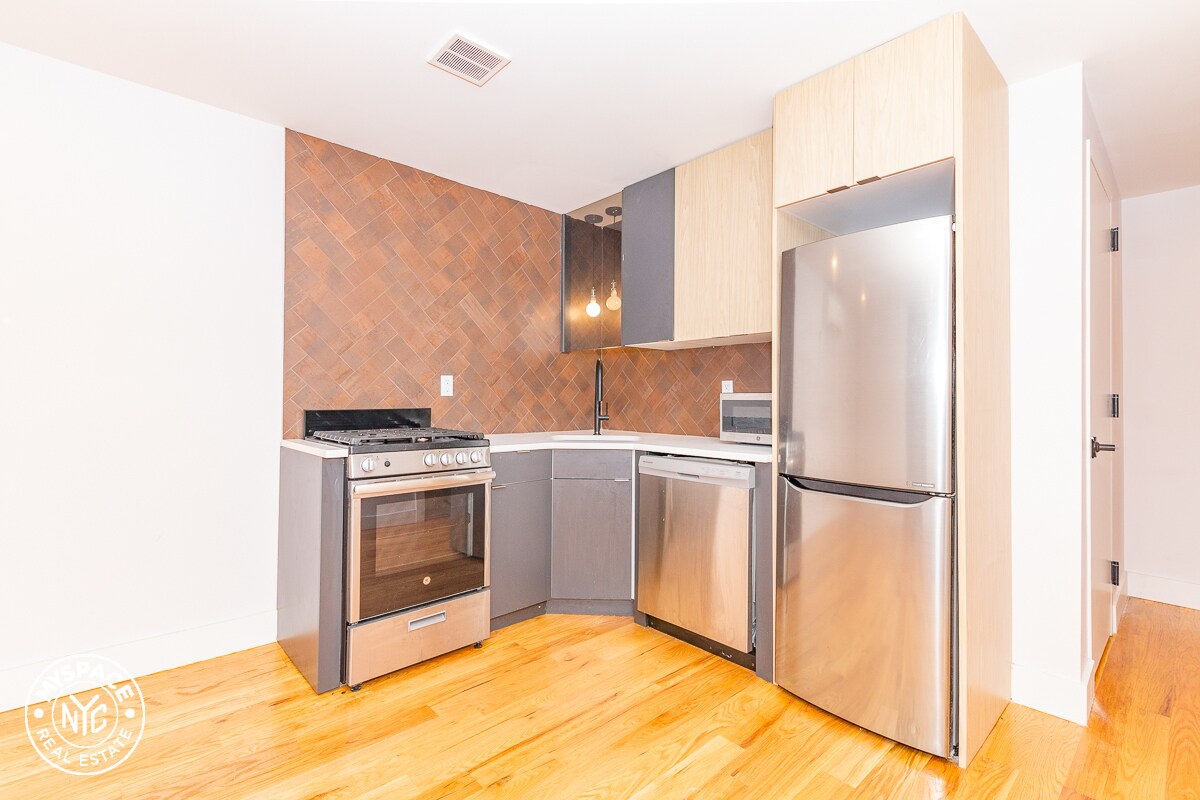 Foto principal - 234 Quincy St