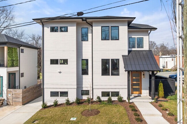 Foto del edificio - 5-bedroom 3.5 Bathroom Home in Durham