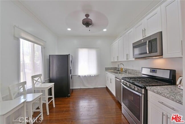 Foto del edificio - 9374 W Olympic Blvd