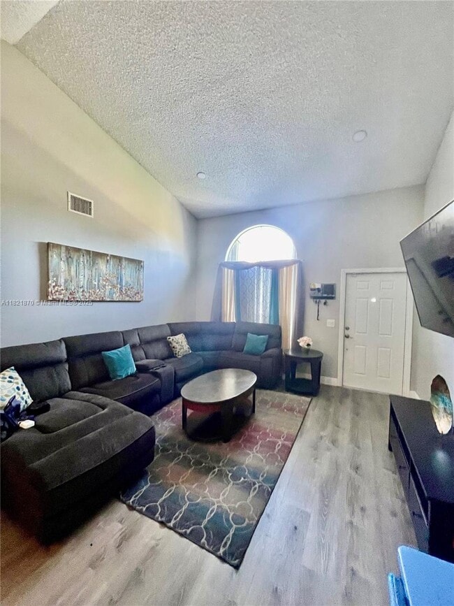 Foto del edificio - 8600 SW 15th St