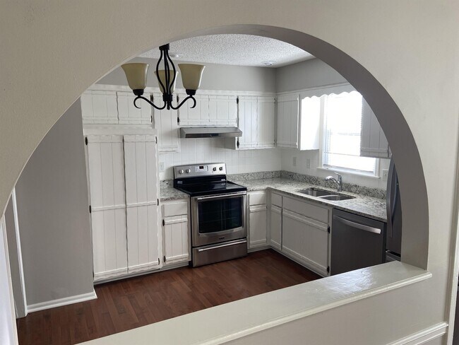 Building Photo - 16013 W 153rd Terrace