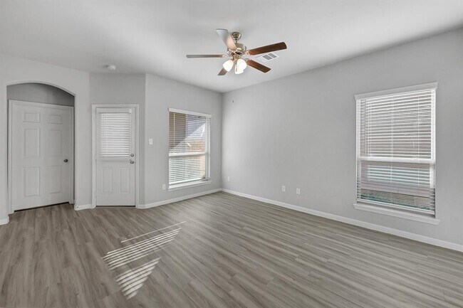 Foto del edificio - 333 Emerald Thicket Ln
