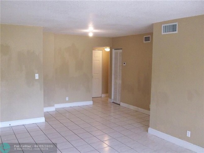 Building Photo - 2852 NW 55th Ave