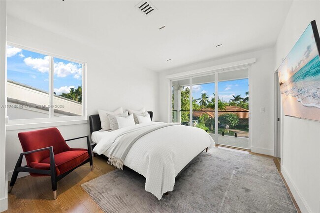 Foto del edificio - 3251 NE 164th St