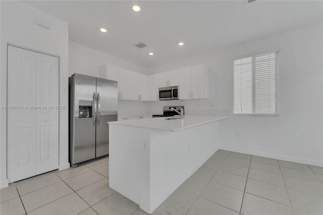 Foto del edificio - 725 SE 14th Ct