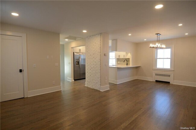 Building Photo - 137 Hillside Pl