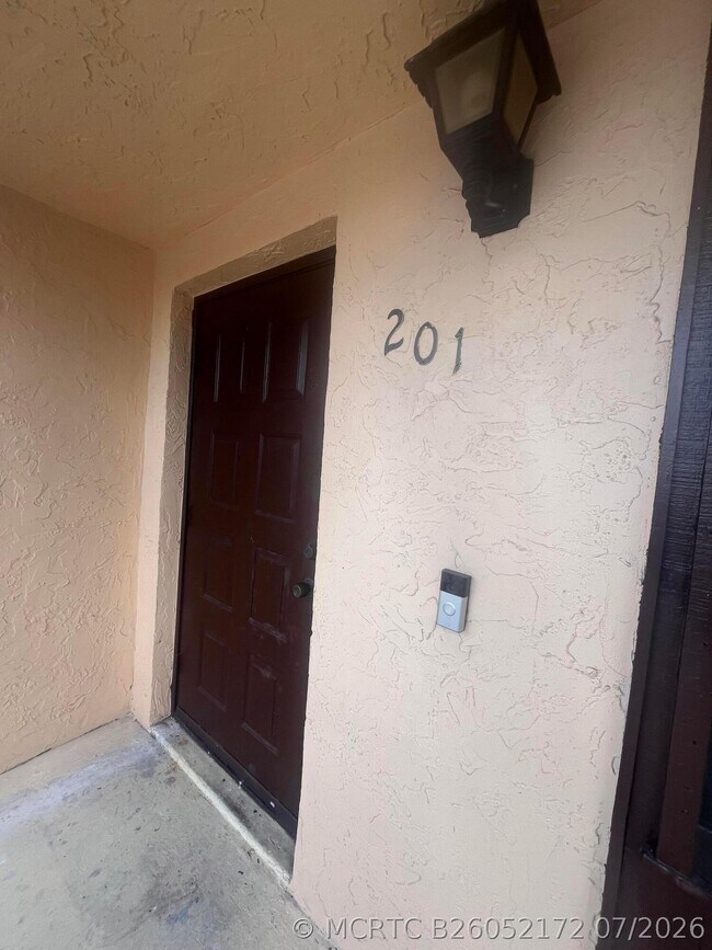 Foto del edificio - 5975 Forest Hill Blvd