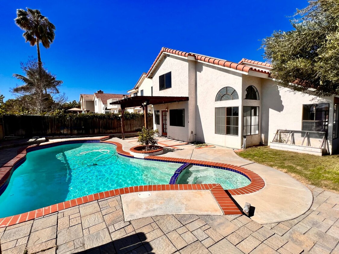 Foto principal - Beautiful 3BD/2.5BA with a pool and a view!