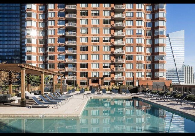 Foto del edificio - 427 Washington Blvd