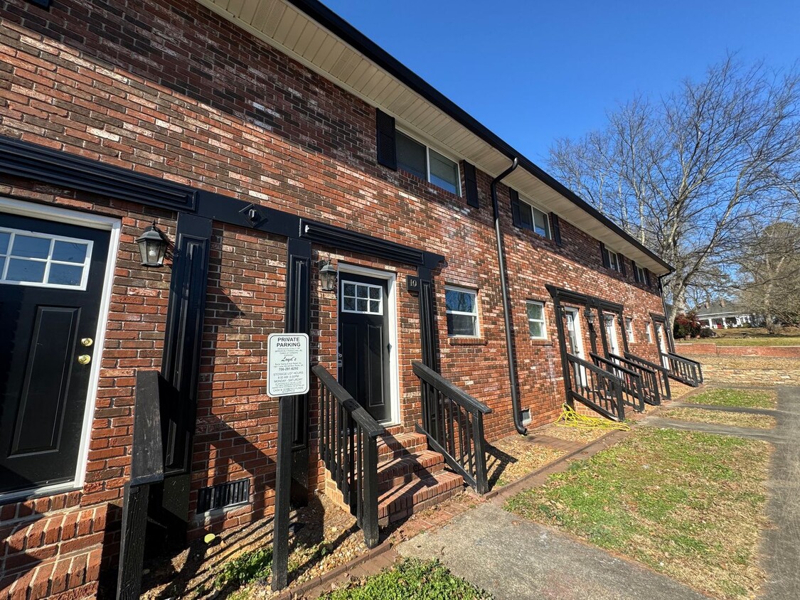 Primary Photo - Nice Brick 2/1 Apartment in Cave Spring- $995