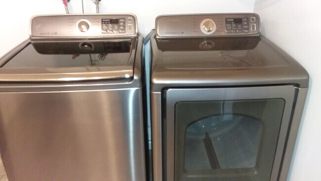 Washer/Dryer - 13293 Clairmont Way