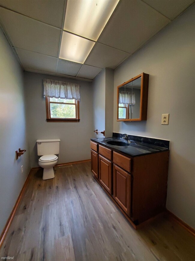 Building Photo - 2 br, 1.5 bath Duplex - 880 E Michigan Ave...