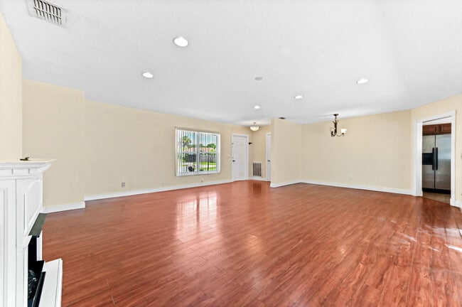 Building Photo - 10332 Dorchester Dr