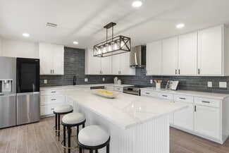 Building Photo - 123 E Brandon